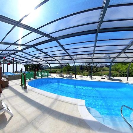 Camping Les Terrasses De Dordogne Rouffignac Saint-Cernin Exterior foto