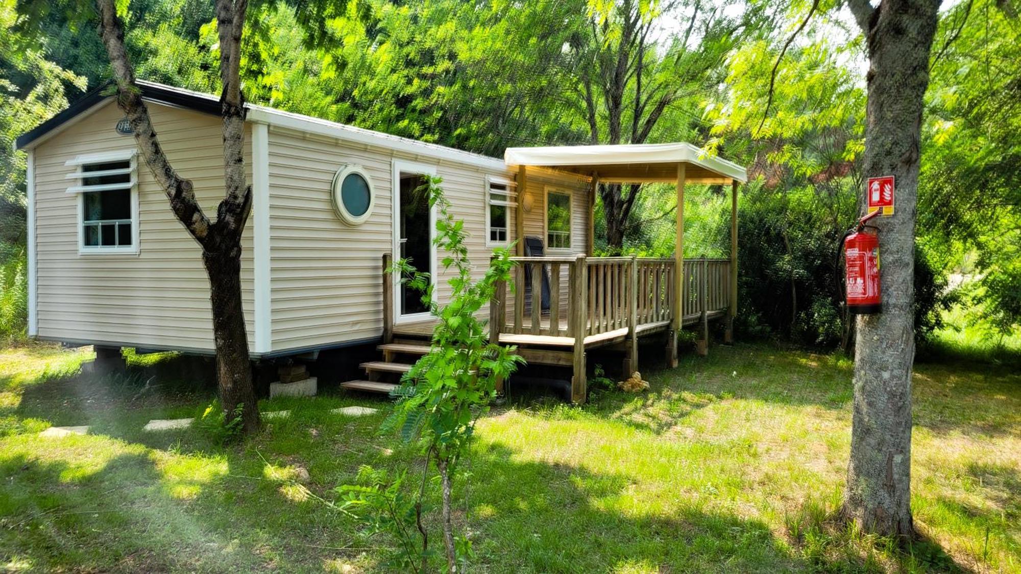 Camping Les Terrasses De Dordogne Rouffignac Saint-Cernin Exterior foto